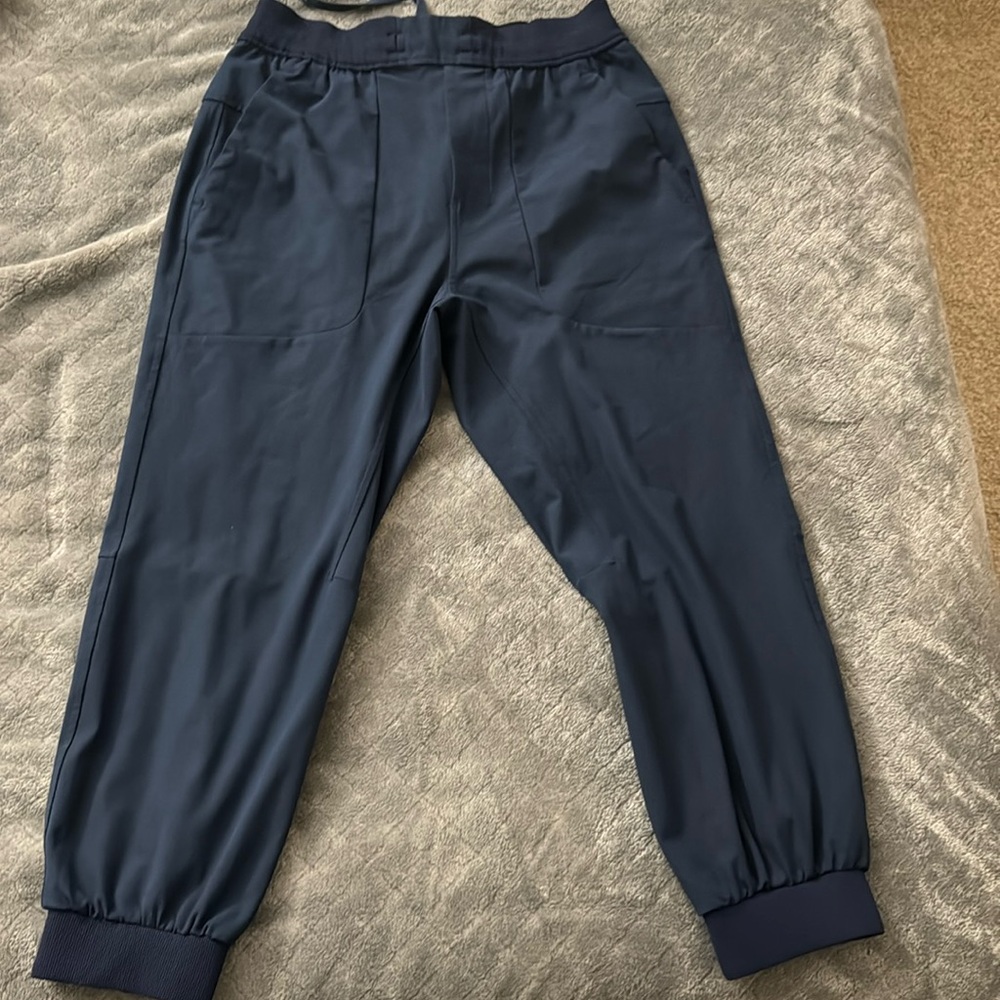 Lululemon’s ABC Jogger HEMMED (Classic Fit) Size Small Navy Blue